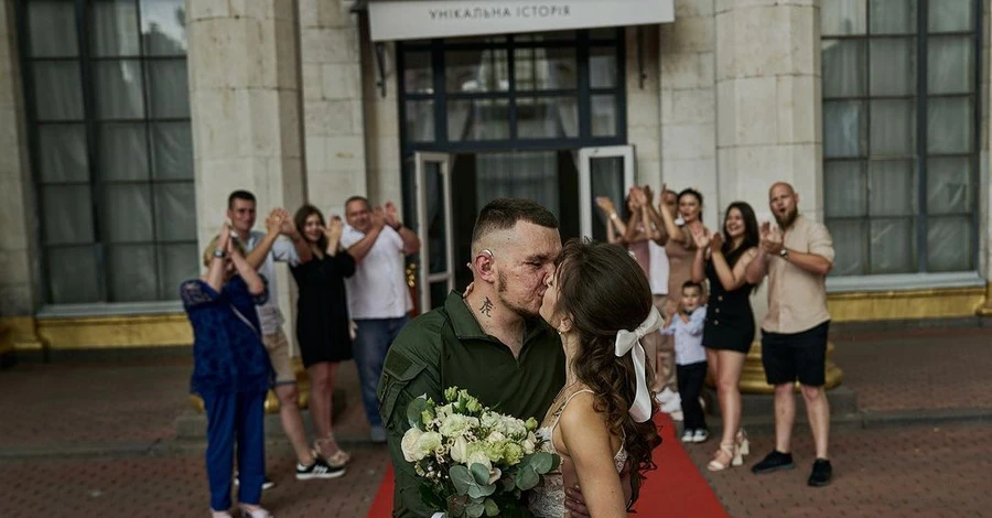 Сапер Владислав Єщенко, що втратив обидва ока на бойовому завданні, одружився