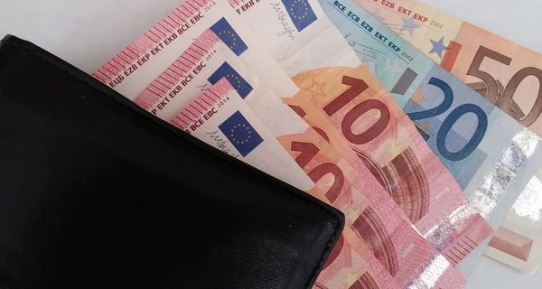 Курс валют на 22 августа: сколько стоят доллар, евро и злотый