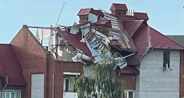 Ураган на Львовщине: без света более 100 населенных пунктов, молния попала в двухэтажный дом