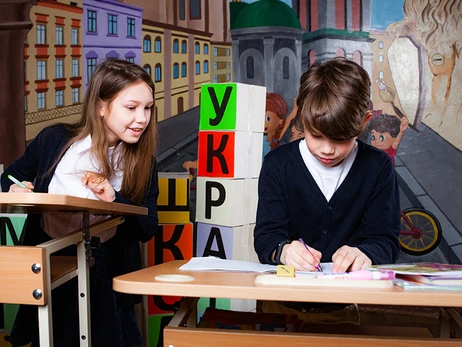 Покращують поставу, пам’ять і увагу: в львівських школах оцінили високі парти