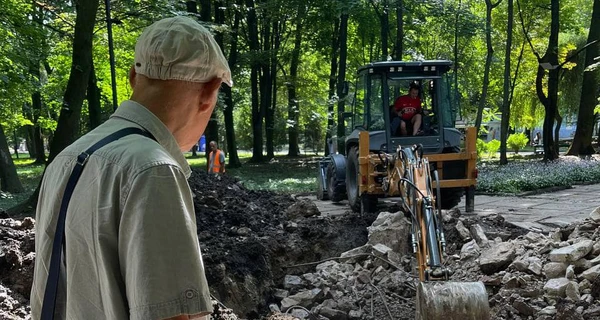 В Черновцах демонтировали советскую братскую могилу – она оказалась пустой