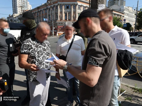 Арахамія заявив, що українців, які виїхали за кордон з фальшивими довідками, можуть екстрадувати
