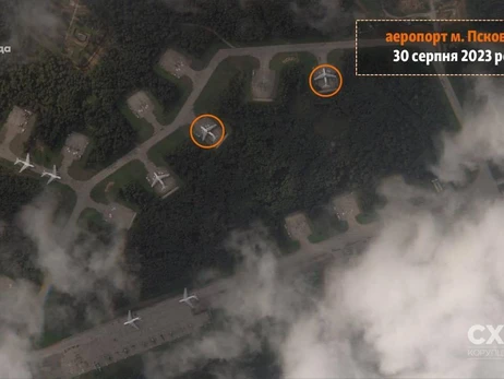 З'явилися супутникові фото наслідків удару БПЛА по Псковському аеродрому