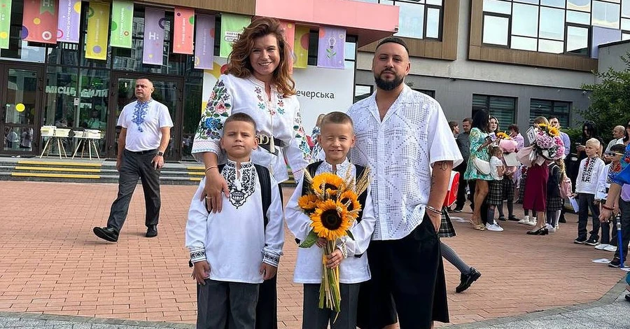 MONATIK, Мишина и Решетник в День знаний отвели детей в школу