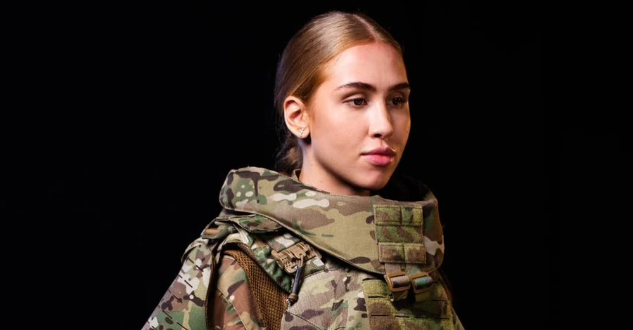 Українська компанія розробила перший жіночий бронекостюм 