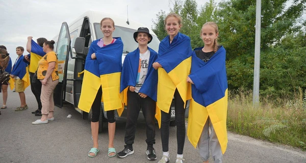 Украина вернула домой группу похищенных Россией детей 