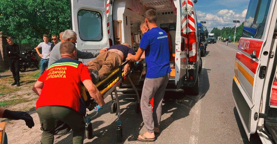 В Ровенской области произошло масштабное ДТП -  погиб ребенок, 8 раненых