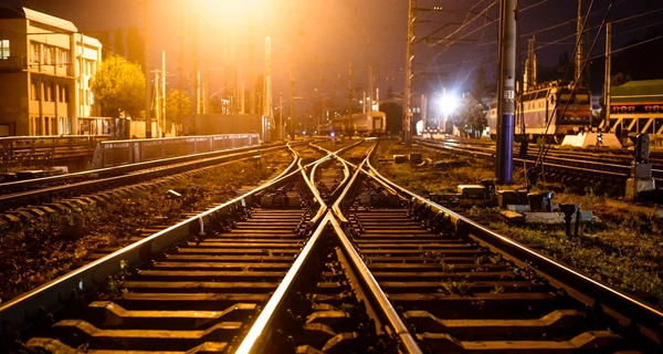 СМИ: Ночью поезд Одесса – Днепр сошел с рельсов и существенно задерживается