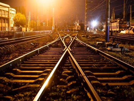 ЗМІ: Уночі поїзд Одеса – Дніпро зійшов із рейок та суттєво затримується