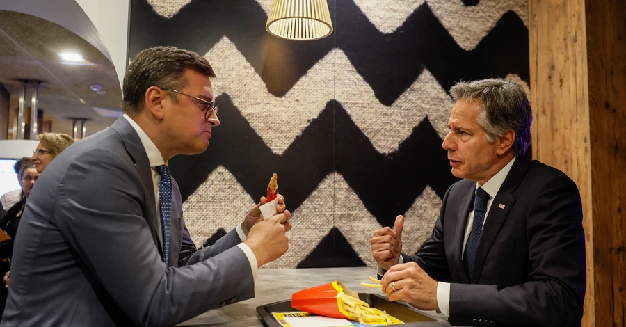 Блинкен и Кулеба поужинали в киевском McDonald's – заказали картошку-фри и пирог с вишней