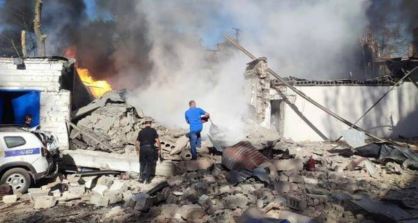 В результате ракетного удара по Кривому Рогу погиб полицейский и 52 человека пострадали