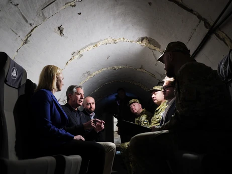 Блинкен встретился с украинскими пограничниками, ему показали сбитые дроны РФ