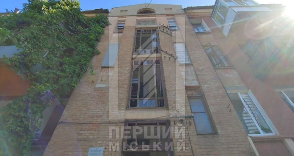 В Кривом Роге в результате удара РФ поврежден жилой дом 1️9️2️7️ года в стиле конструктивизма