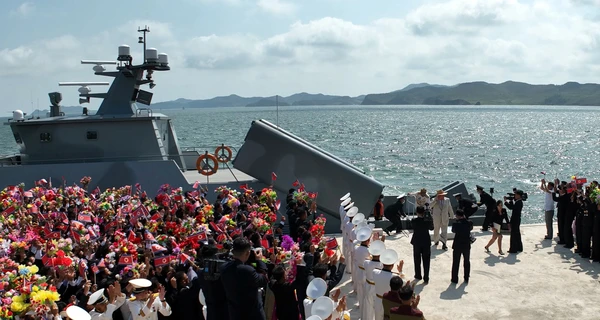 Ким Чен Ын спустил на воду первую субмарину с тактическим ядерным оружием