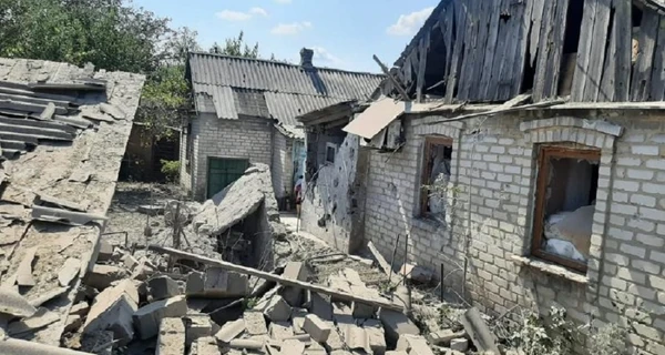 Россияне в результате обстрелов ранили двух подростков и их родителей на Донбассе