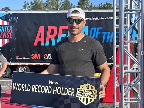 Спасатель из Киева установил мировой рекорд на соревнованиях пожарных в США