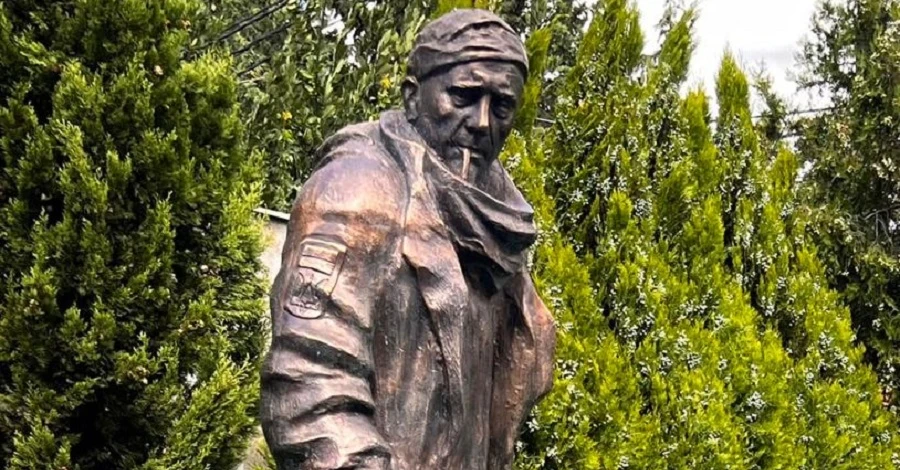 В Тбилиси установили памятник Александру Мациевскому