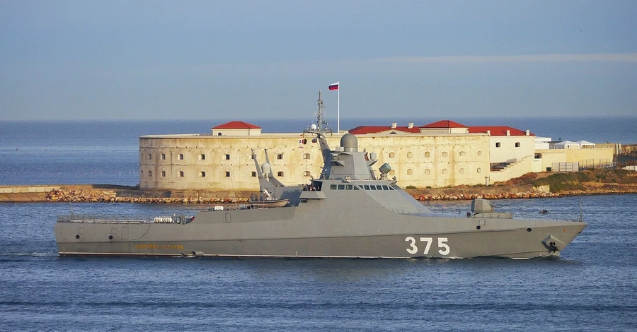 Силы обороны ударили по двум патрульным кораблям РФ типа 