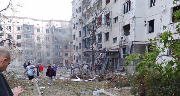 Авиаудар по Новой Каховке: россияне ранили минимум 12 граждан, есть погибший