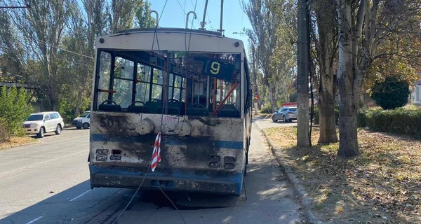 В Херсоне в результате российского обстрела погибли полицейский и пассажир троллейбуса