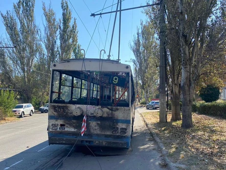 В Херсоне в результате российского обстрела погибли полицейский и пассажир троллейбуса