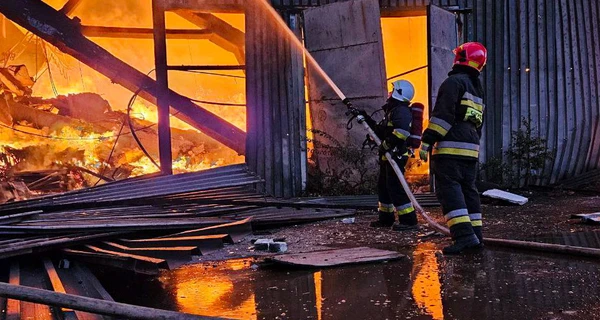 Россия уничтожила во Львове 300 тонн гуманитарных грузов