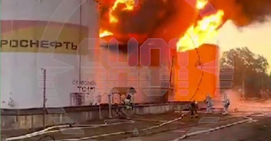 В российском Сочи раздался взрыв и начался большой пожар возле аэропорта