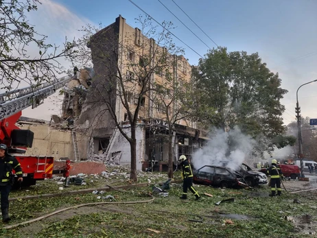 В центре Черкасс в результате ракетного удара разрушена гостиница, 10 пострадавших