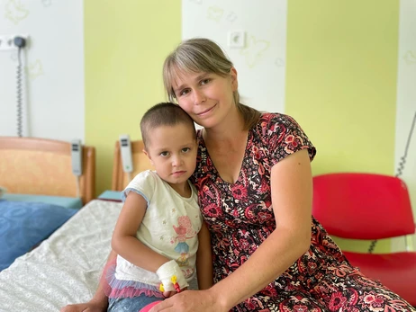 Впервые в Украине львовские хирурги удалили ребенку опухоль надпочечника с помощью робота