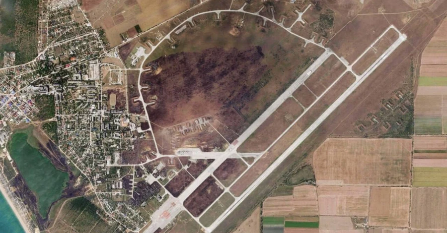 СМИ сообщили детали удара по Крыму – аэродром в Саках атаковали БПЛА и ракетами