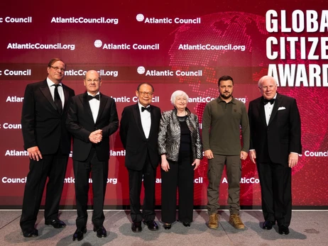 Зеленский в Нью-Йорке получил высшую награду премии Global Citizen Awards от Atlantic Council