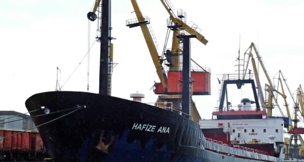 В Черном море рядом с Румынией произошел взрыв на судне, экипаж сообщил о морской мине  