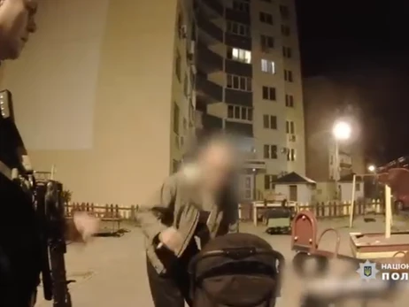 В Киеве пьяная женщина пыталась избавиться от 5-месячного сына