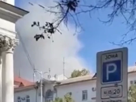 ЗМІ: У Севастополі на місце вибуху з’їжджаються швидкі