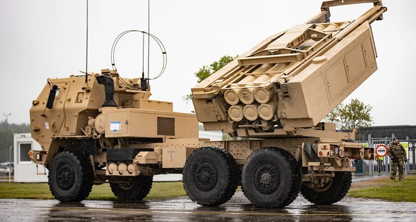 В Херсоне ракета HIMARS поразила пункт управления армии РФ во время совещания с участием офицеров