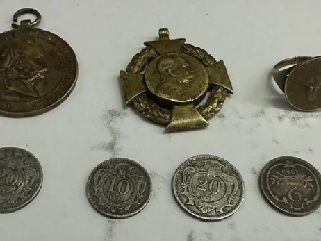 Пограничники задержали гражданина Румынии, который хотел вывезти старинные медали и монеты XVI-ХХ веков