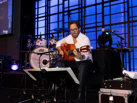 У гитариста Эл Ди Меолы во время выступления на сцене произошел сердечный приступ