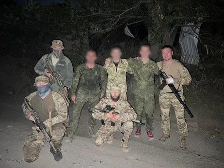 Украина вернула домой десантников, которые полтора года скрывались в оккупации 