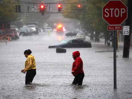 Проливные дожди затопили центр Нью-Йорка, в городе объявили чрезвычайное положение