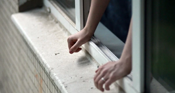 В Киеве с 24 этажа выпали брат и сестра