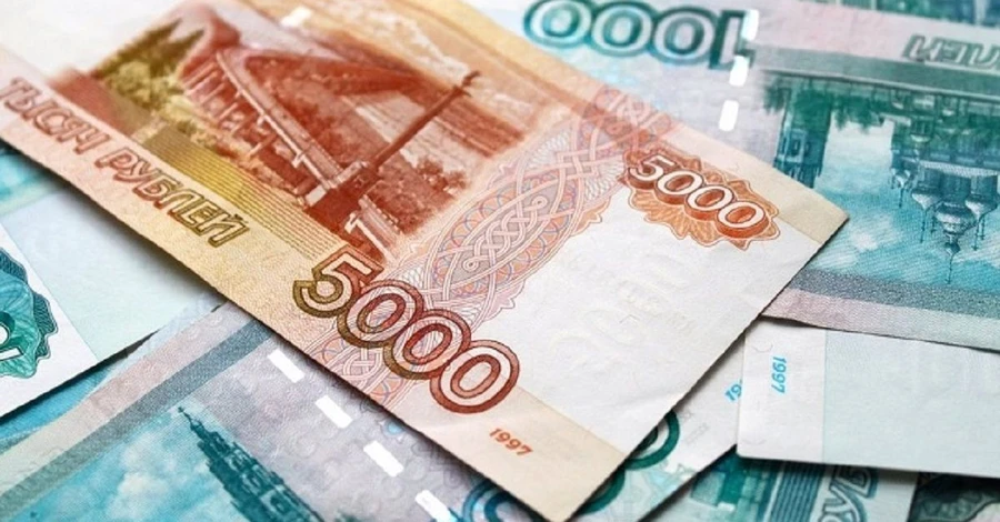 Курс долара в Росії знову досяг позначки в понад 100 рублів
