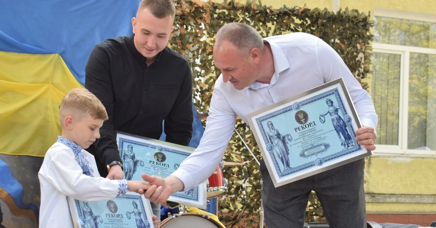 Семилетний мальчик из Ровенщины стал самым юным диджеем Украины