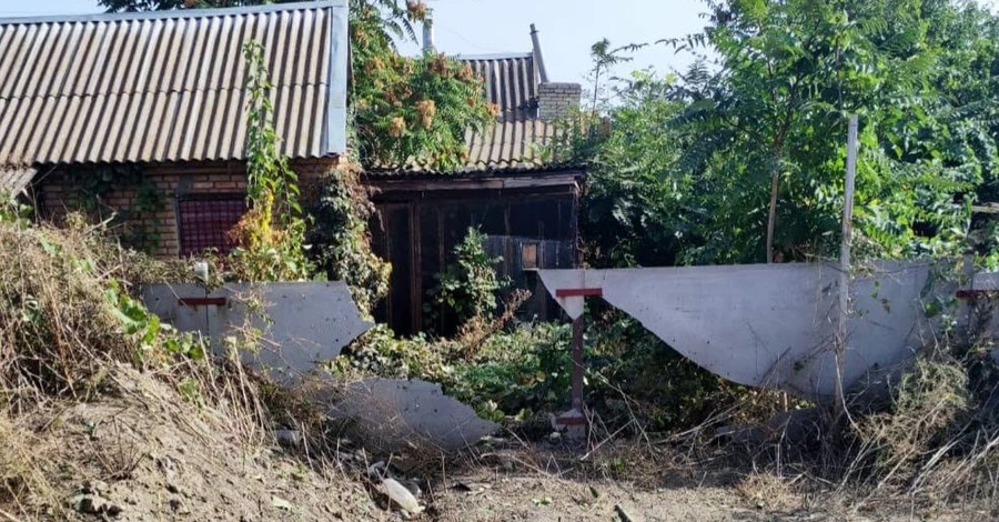 Росія атакувала Нікополь: поранено жінку, пошкоджено будинки та лінії електропередач 