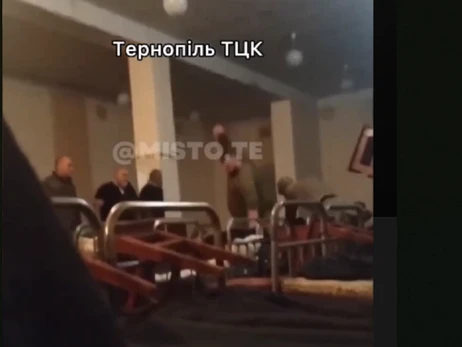В тернопольском военкомате возник скандал из-за избиения мобилизованных
