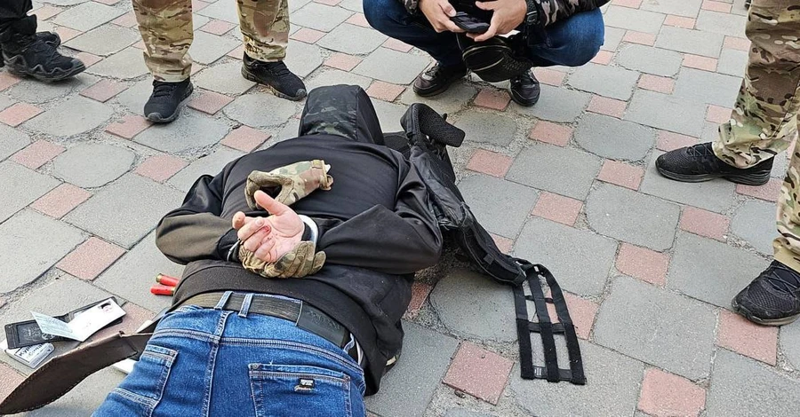В Киеве вооруженный мужчина устроил стрельбу в бизнес-центре