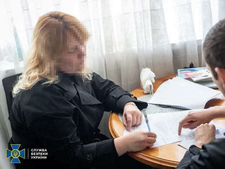 Чиновниця київської РДА вела телеграм-канал Азарова та отримала підозру