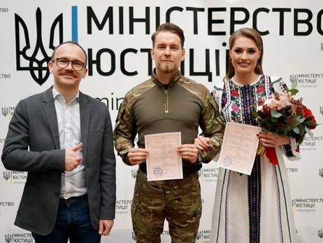 Спикер СБУ Артем Дехтяренко женился на ведущей 24 Канала