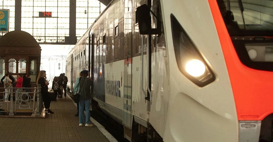 Після 18 років перерви зі Львова до Варшави вирушив перший потяг