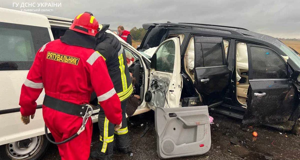 В масштабном ДТП на Львовщине погибли три человека, еще пятеро ранены