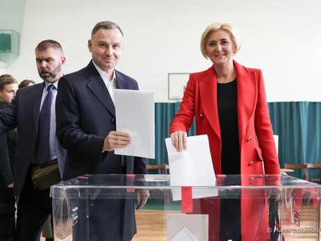 Президент Дуда з дружиною проголосували на парламентських виборах в Польщі